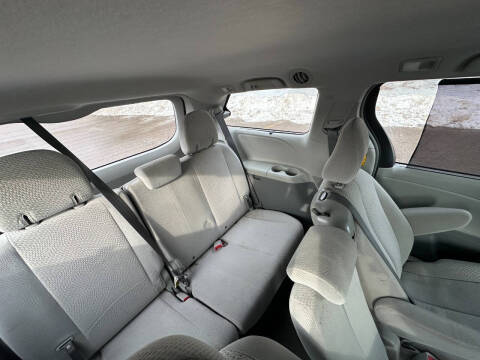 2014 Toyota Sienna LE 8-Passenger