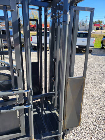 2025 Cattleman Manual w/Solid Floor