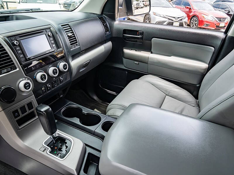 2017 Toyota Sequoia SR5