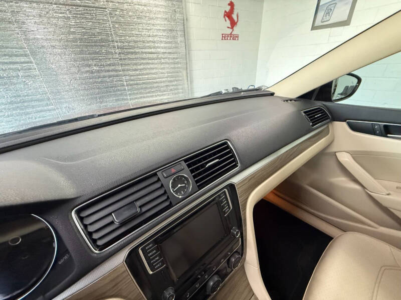 2017 Volkswagen Passat 1.8T SE