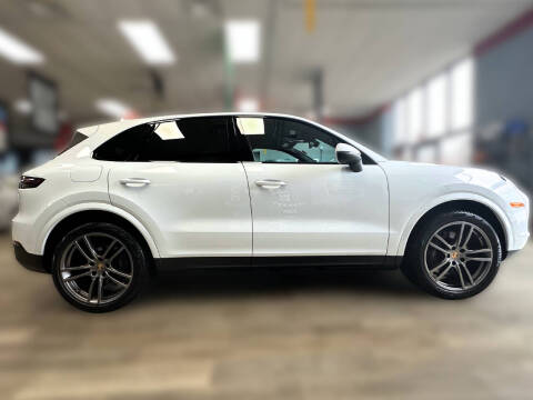 2023 Porsche Cayenne Platinum Edition