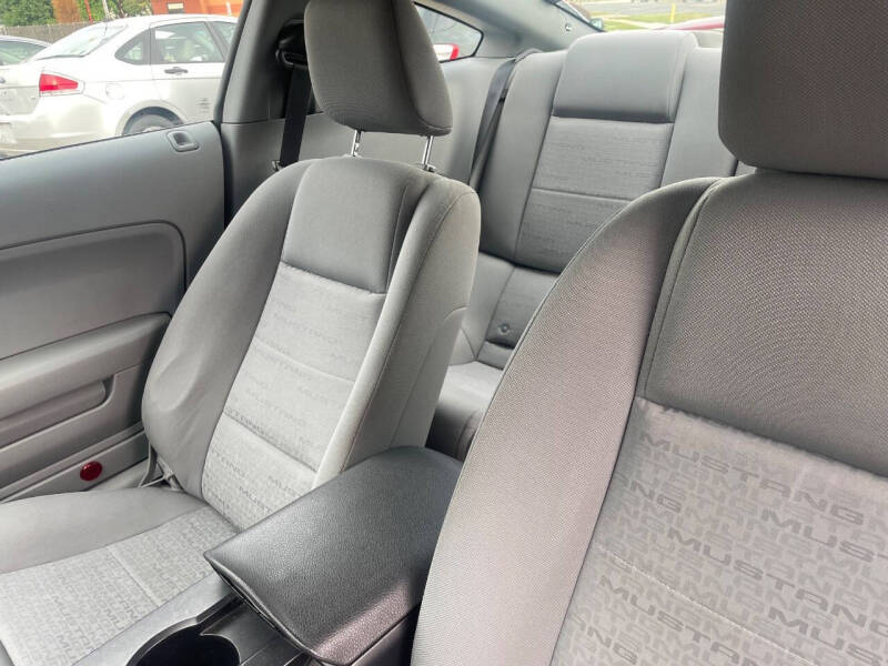 2005 Ford Mustang V6 Premium