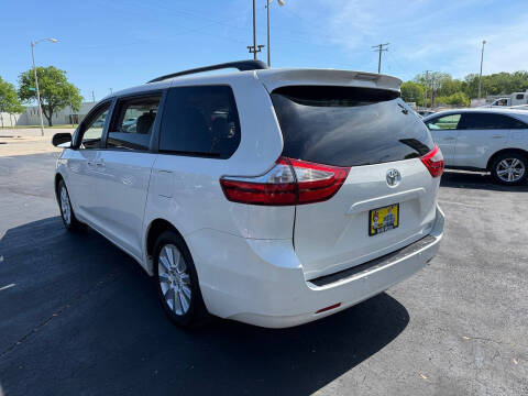2017 Toyota Sienna XLE 7-Passenger
