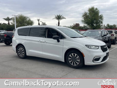 2024 Chrysler Pacifica Plug-In Hybrid Select