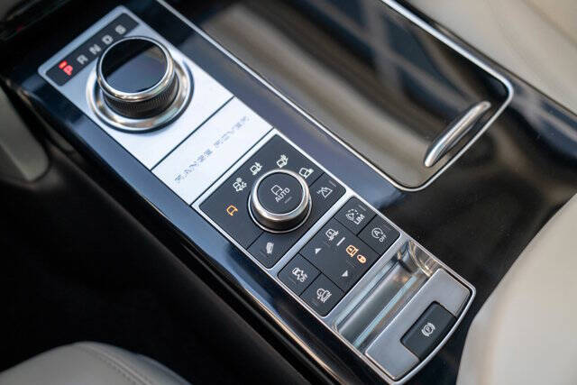 2017 Land Rover Range Rover 26