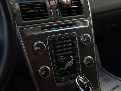 2015 Volvo XC60 T5 Drive-E Premier