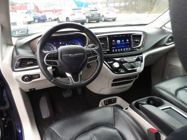 2017 Chrysler Pacifica Touring-L Plus