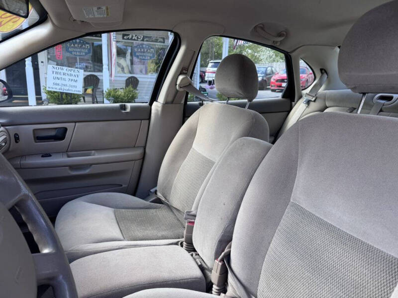 2006 Ford Taurus SE
