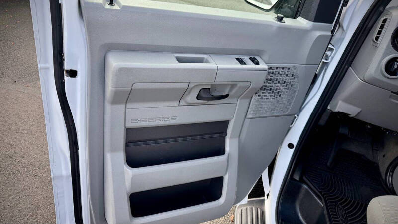 2013 Ford E-Series E-350 SD XLT