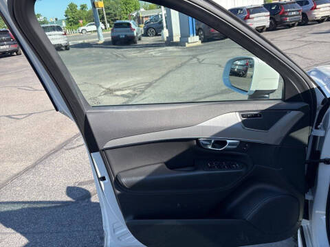 2023 Volvo XC90 B5 Core