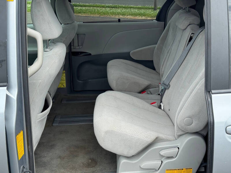 2014 Toyota Sienna LE 8-Passenger