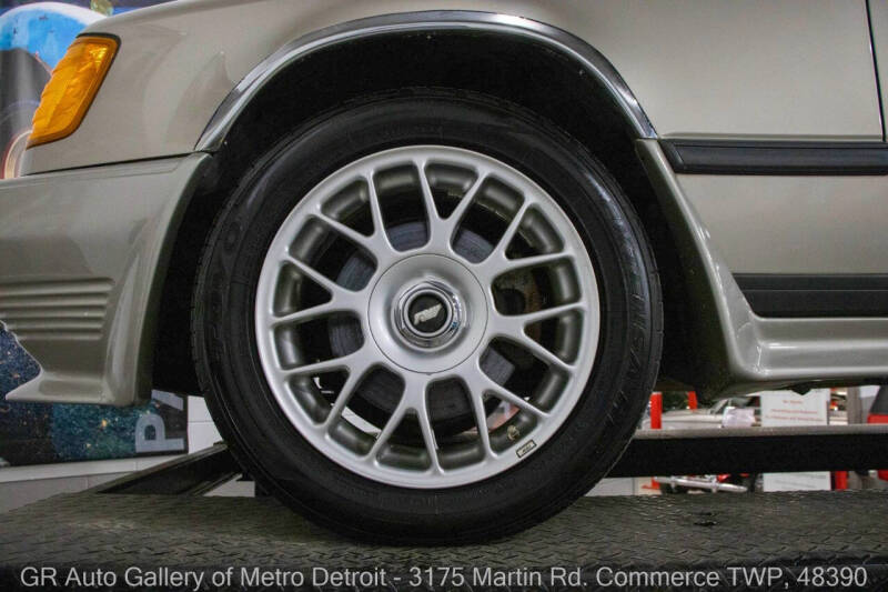 1986 Mercedes-Benz 230E