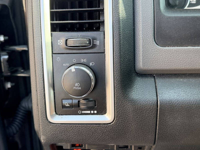 2017 RAM 1500 SLT