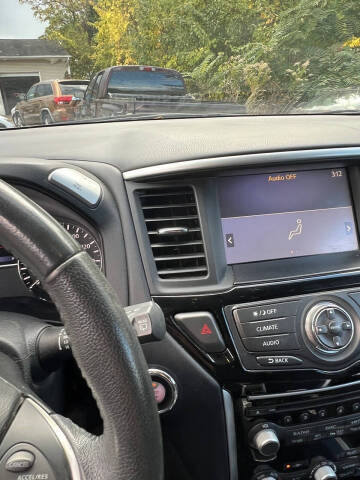 2017 Nissan Pathfinder SL