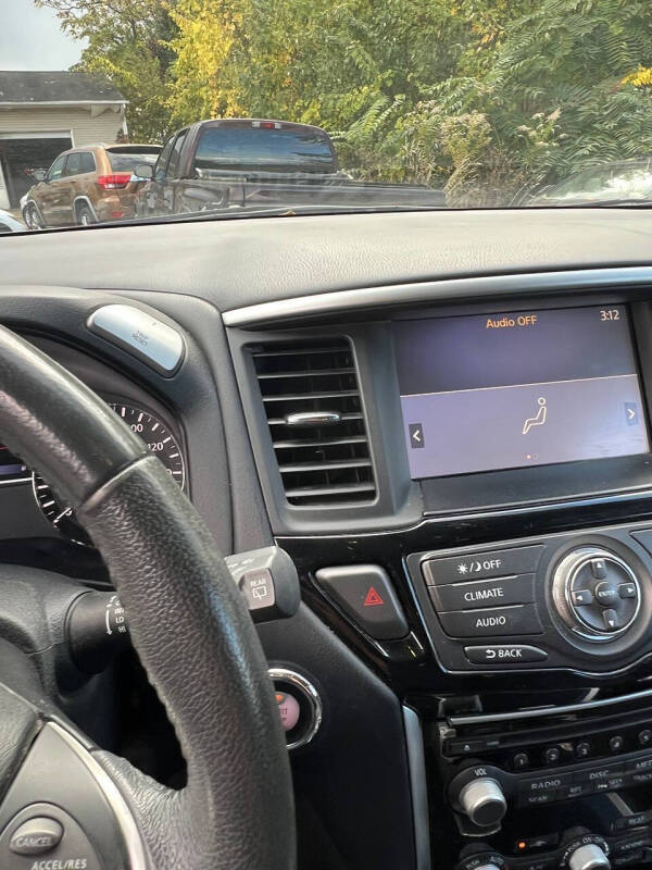 2017 Nissan Pathfinder SL