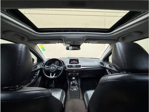 2018 Mazda MAZDA3 Touring