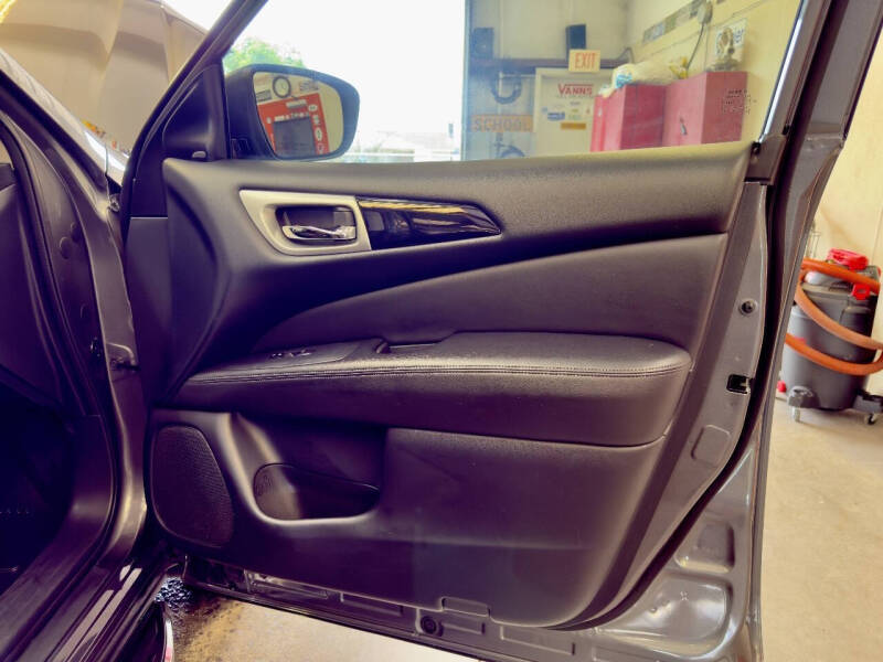 2019 Nissan Pathfinder SV