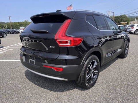 2025 Volvo XC40 B5 Core Bright Theme