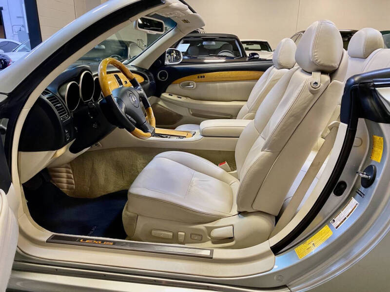 2005 Lexus SC 430