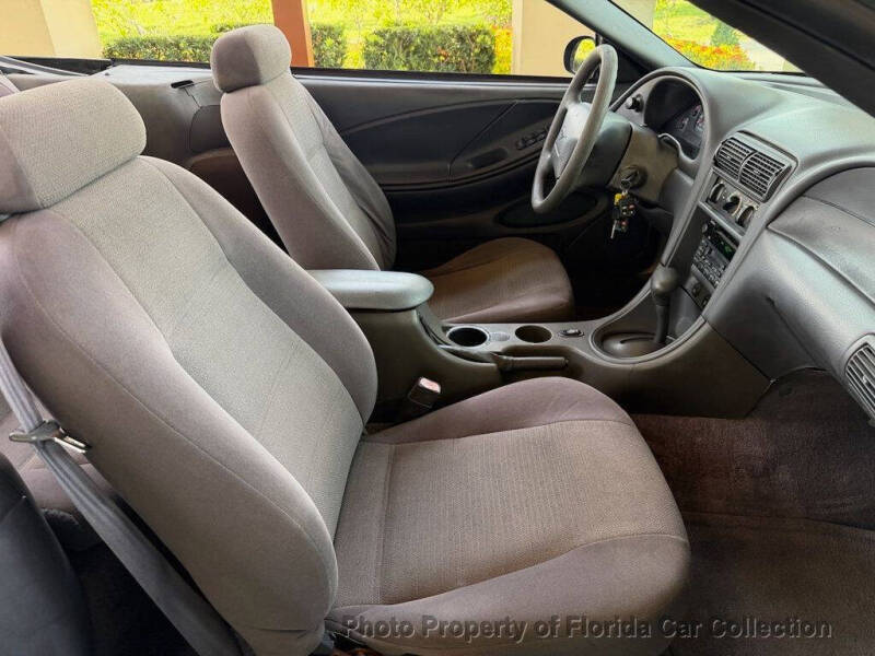 2002 Ford Mustang Deluxe