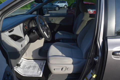 2017 Toyota Sienna LE 8-Passenger