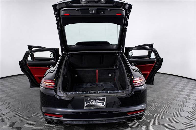 2018 Porsche Panamera 4