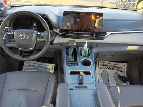 2022 Toyota Sienna XSE 7-Passenger