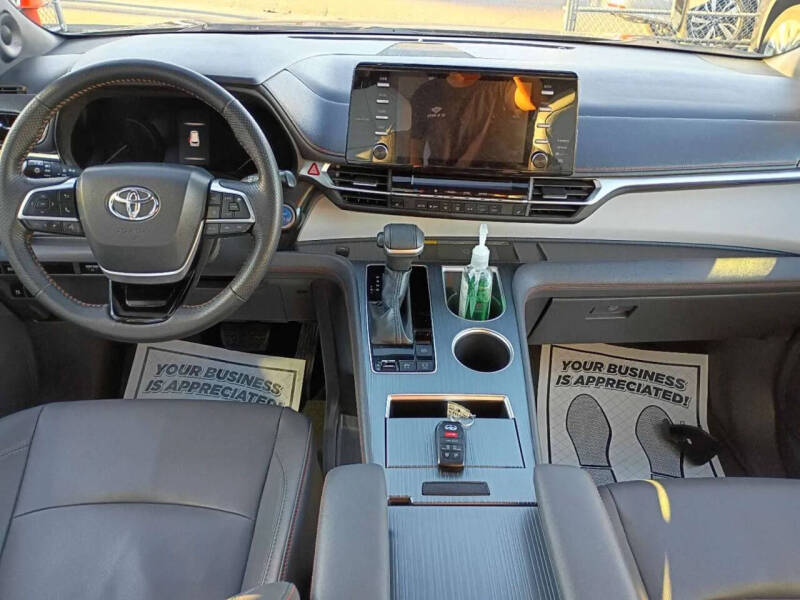 2022 Toyota Sienna XSE 7-Passenger