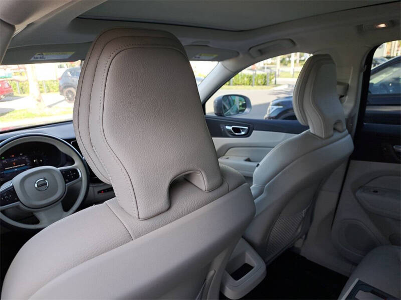 2022 Volvo XC60 B5 Momentum