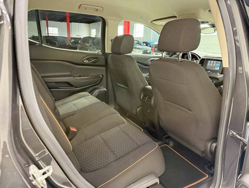 2017 GMC Acadia SLE-2