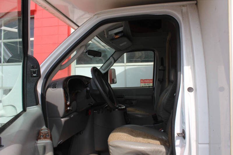 2004 Ford E-Series E-450 SD