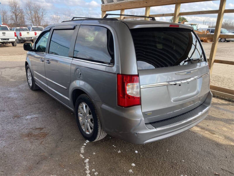 2016 Chrysler Town and Country Touring