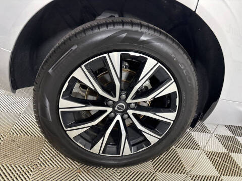 2025 Volvo XC60 B5 Plus Dark Theme