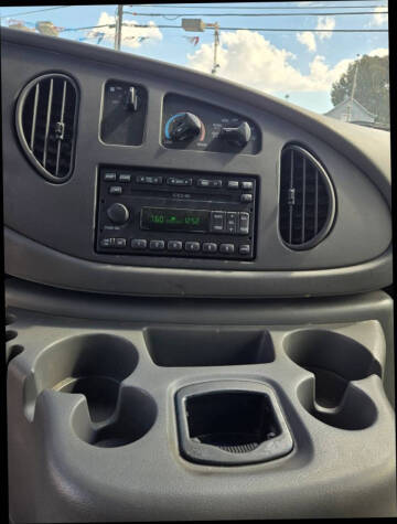 2003 Ford E-Series E-150 Base