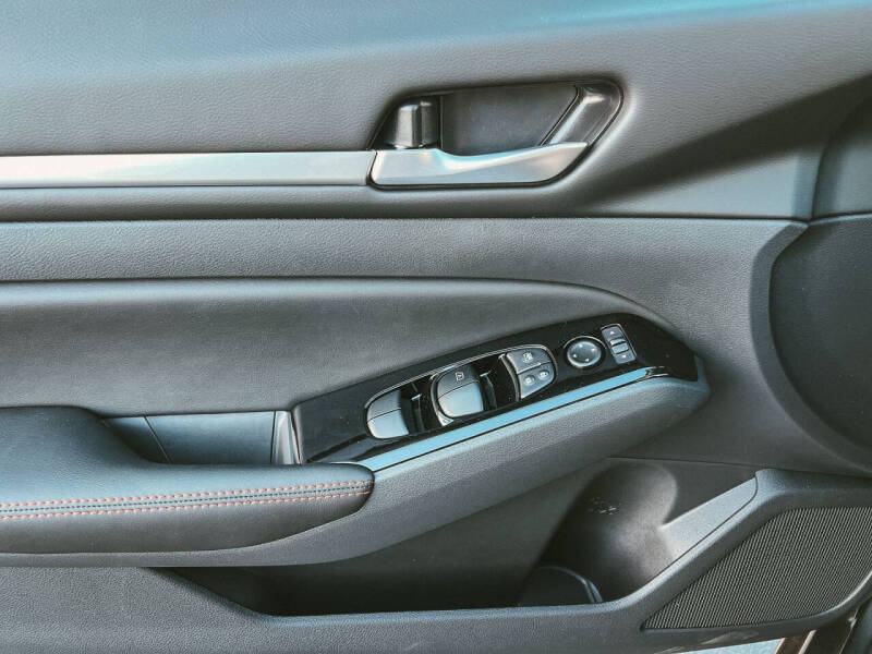 2025 Nissan Altima 2.5 SR