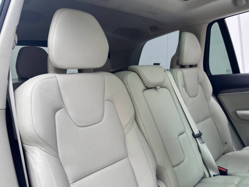 2024 Volvo XC90 Recharge T8 Ultimate Bright Theme 7P