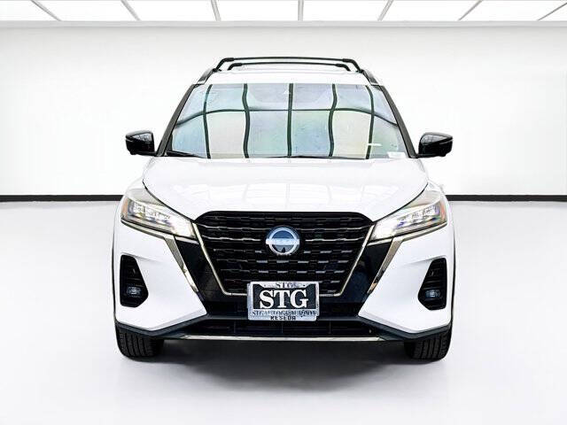 2022 Nissan Kicks SR