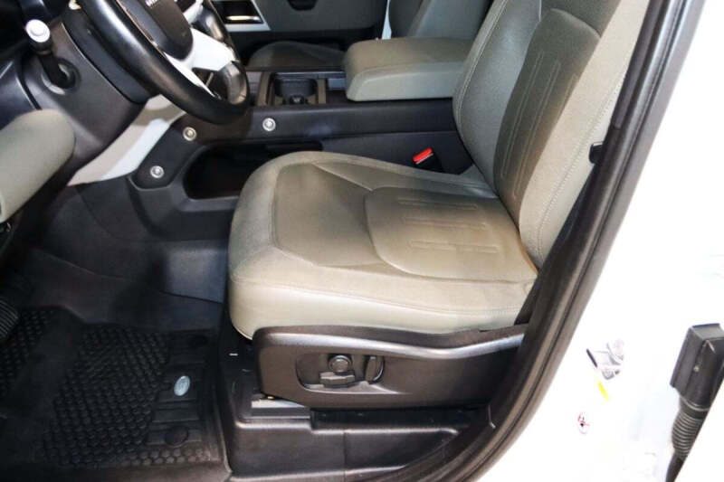 2020 Land Rover Defender 110 SE