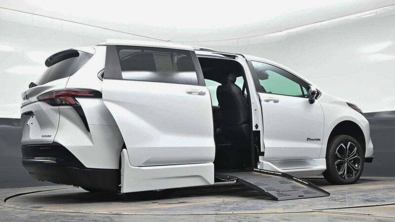 2025 Toyota Sienna Platinum 7-Passenger