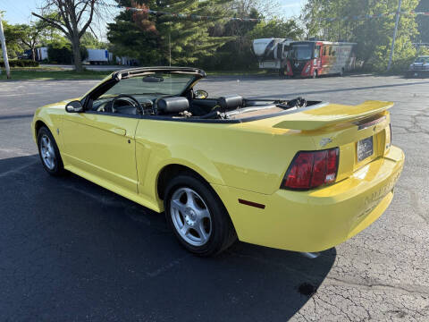 2003 Ford Mustang Deluxe