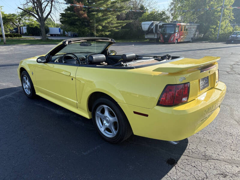 2003 Ford Mustang Deluxe