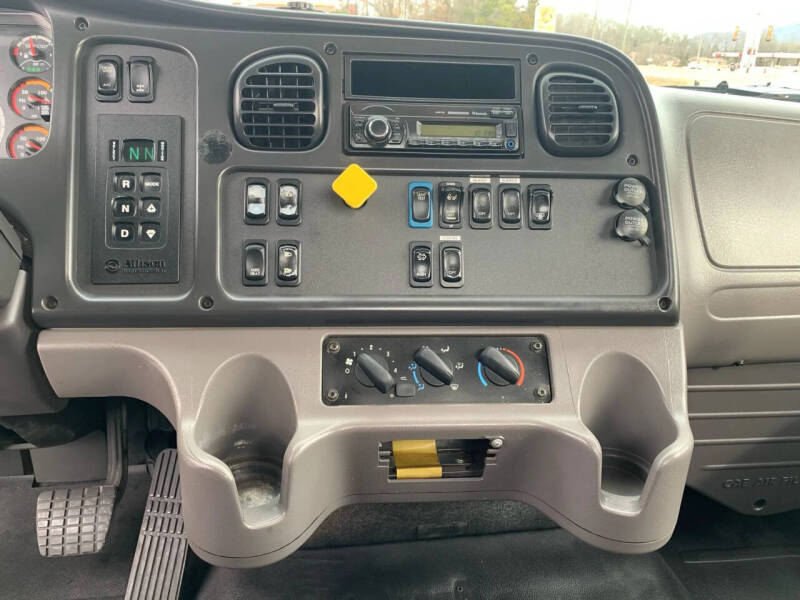 2017 Freightliner M2 106