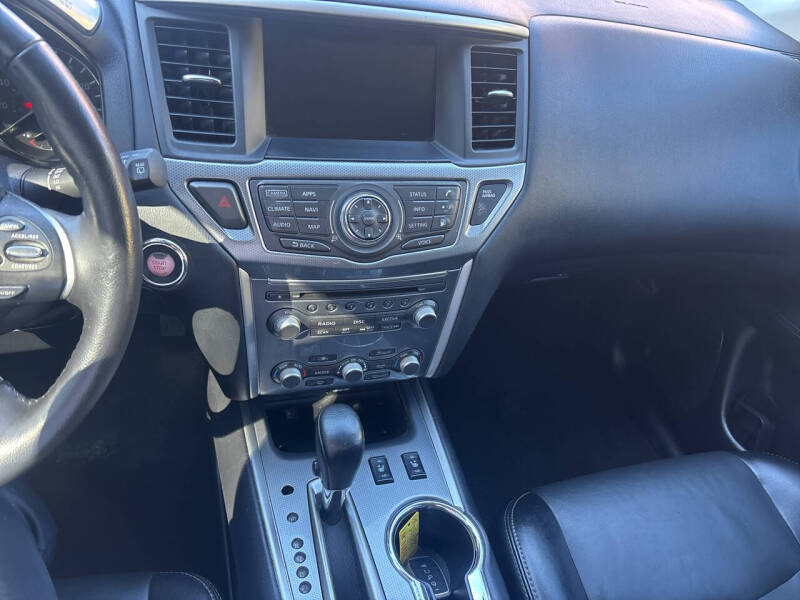 2020 Nissan Pathfinder SL