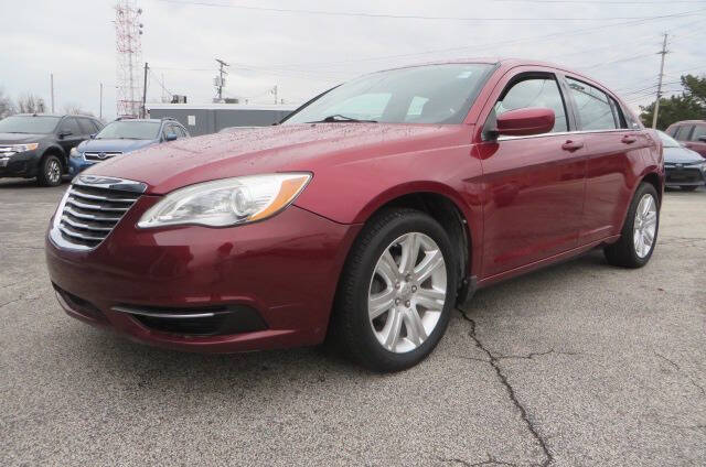 2013 Chrysler 200 Touring photo 4