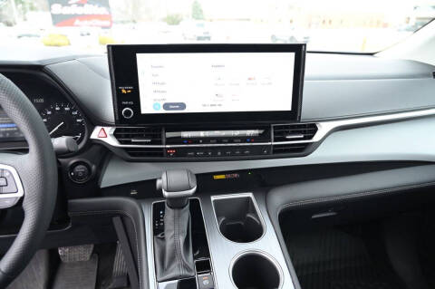 2025 Toyota Sienna XLE 8-Passenger