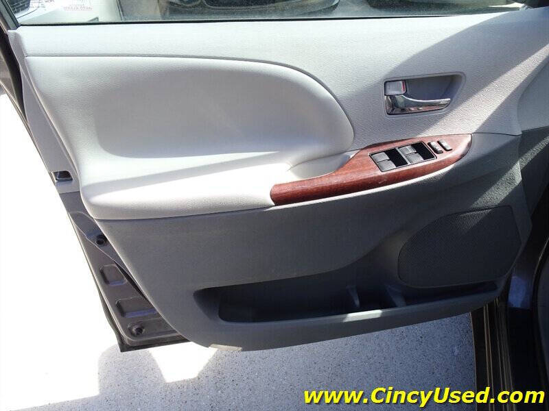 2014 Toyota Sienna XLE 8-Passenger