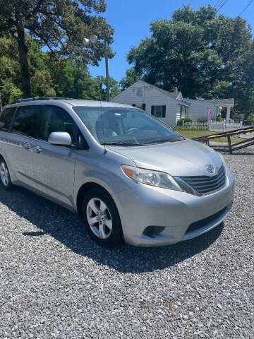 2012 Toyota Sienna LE 7-Passenger Auto Access Seat