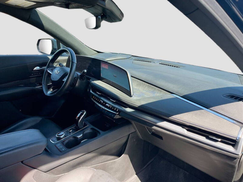 2025 Cadillac XT4 Sport