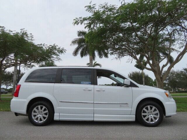 2014 Chrysler Town and Country Touring