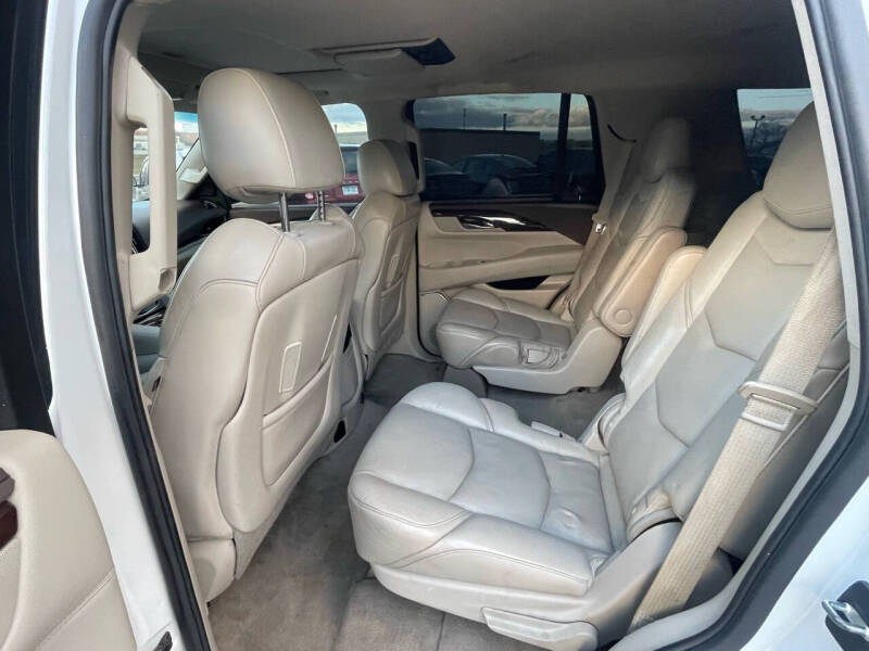 2016 Cadillac Escalade Luxury Collection